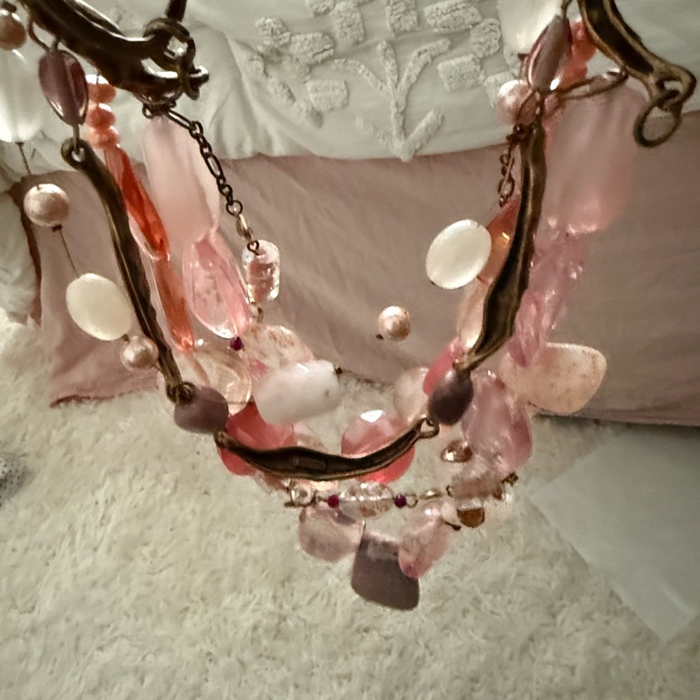 Elegant Pink and Gold Beaded Necklace - Picture 2 of 3
